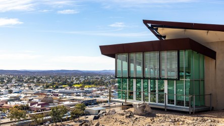 Cafe with a great view over Broken Hill, but the sign says `Closed`. [3133]