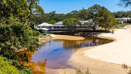 The creek at Bundeena Gully winds its way into the bay at Horderns Beach. [6455]