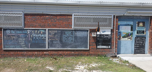 A club cum cafe near Cocos Airport, but it wasn't open. [5831]