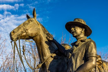 Statue commemorating the WW1 Battle of Beersheba marks one corner of Hay Park. [1932]