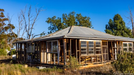 Photo opportunities were rare in Ivanhoe, but this house, being scavenged for parts by the look of it, attracted our attention. [2028]