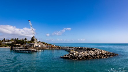 Cruise ships visit Kangaroo Island but cannot moor here, so tenders ferry passengers into this tiny harbour. Ferries come in to the laft of this harbour.[4433]