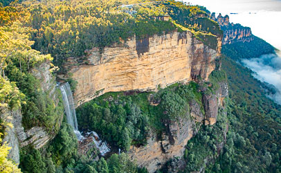 Epic view of the escarpment and Katoomba Falls. Skyway can just be seen top right. [8907]