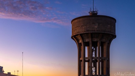 A utilitarian landmark turned silhouette — Mildura’s skyline doesn’t need skyscrapers to make a statement, but this tower is screaming for an arty mural paintjob. [4922 AI]