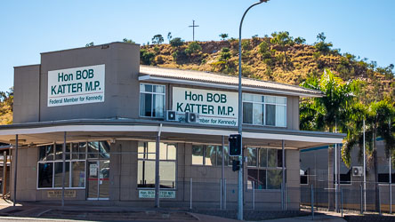 The excentric Federal politician, Bob Katter, has his electoral office here, at the base of Mt Isa Lookout. [1134]