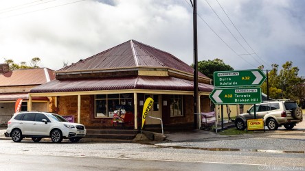 This shop in Hallett, 55km due south of Peterborough, was where we eventually found something open. Good coffee, plus bacon & egg rolls, mmmm. [3198]