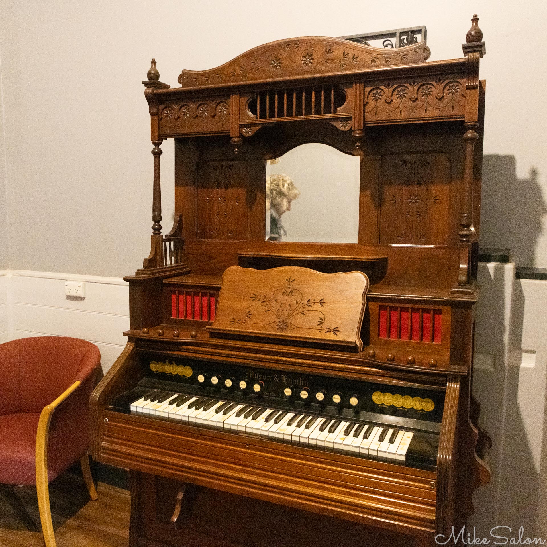 An old player piano looking grand inside one of Peterborough`s hotels. [3177]