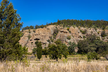 Outside of Scone, outcrops of pock-marked sandstone are quite common. [5456]