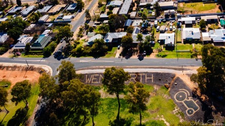 Wentworth thus recognises the role that humble Ferguson Tractors played in the building of levees to save the town from the 1956 floods. [0010]