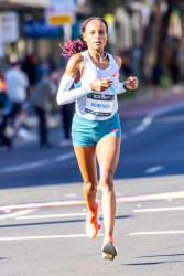 Ethiopian runner Deressa powers through Taylor Square on her way to the Sydney Opera House finish during the 2025 Sydney Marathon. Her stride and concentration capture the determination of the leading women in the race’s final kilometres. [5391]