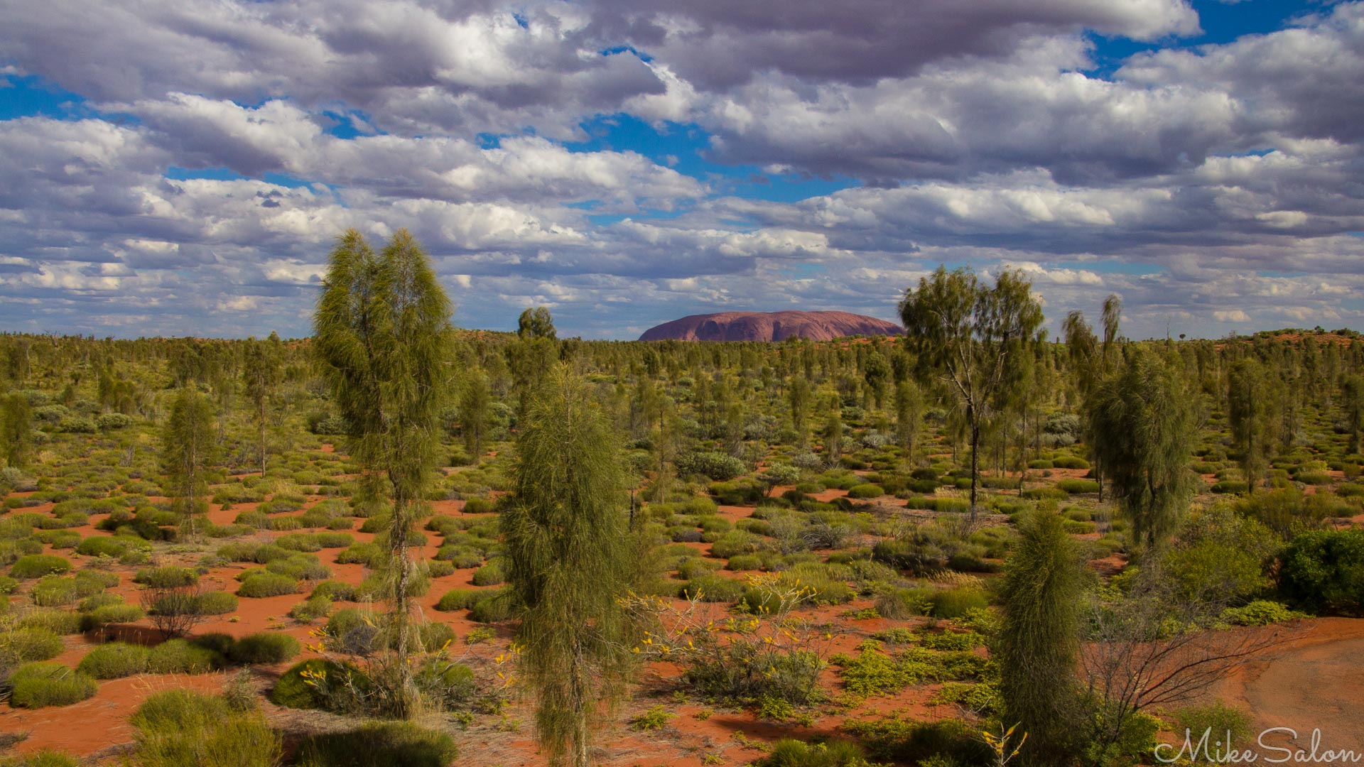 Uluru in the Desert : The huge monolith that is Ayers Rock is dwarfed by the vast desert which contains it. (IMG_3881.jpg)<br>Camera: Canon EOS 60D