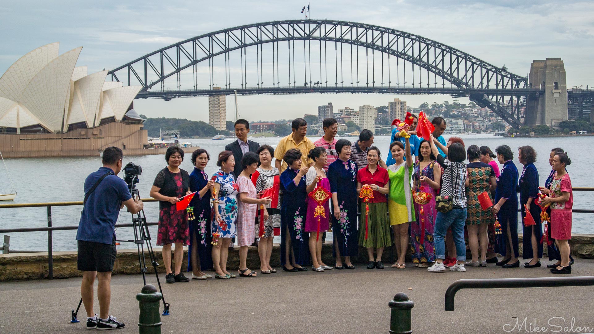 Chinese Tour Group : Large tour visiting Sydney getting ready for their souvenir group photo. (DSC_2970.jpg)<br>Camera: NIKON 1 AW1