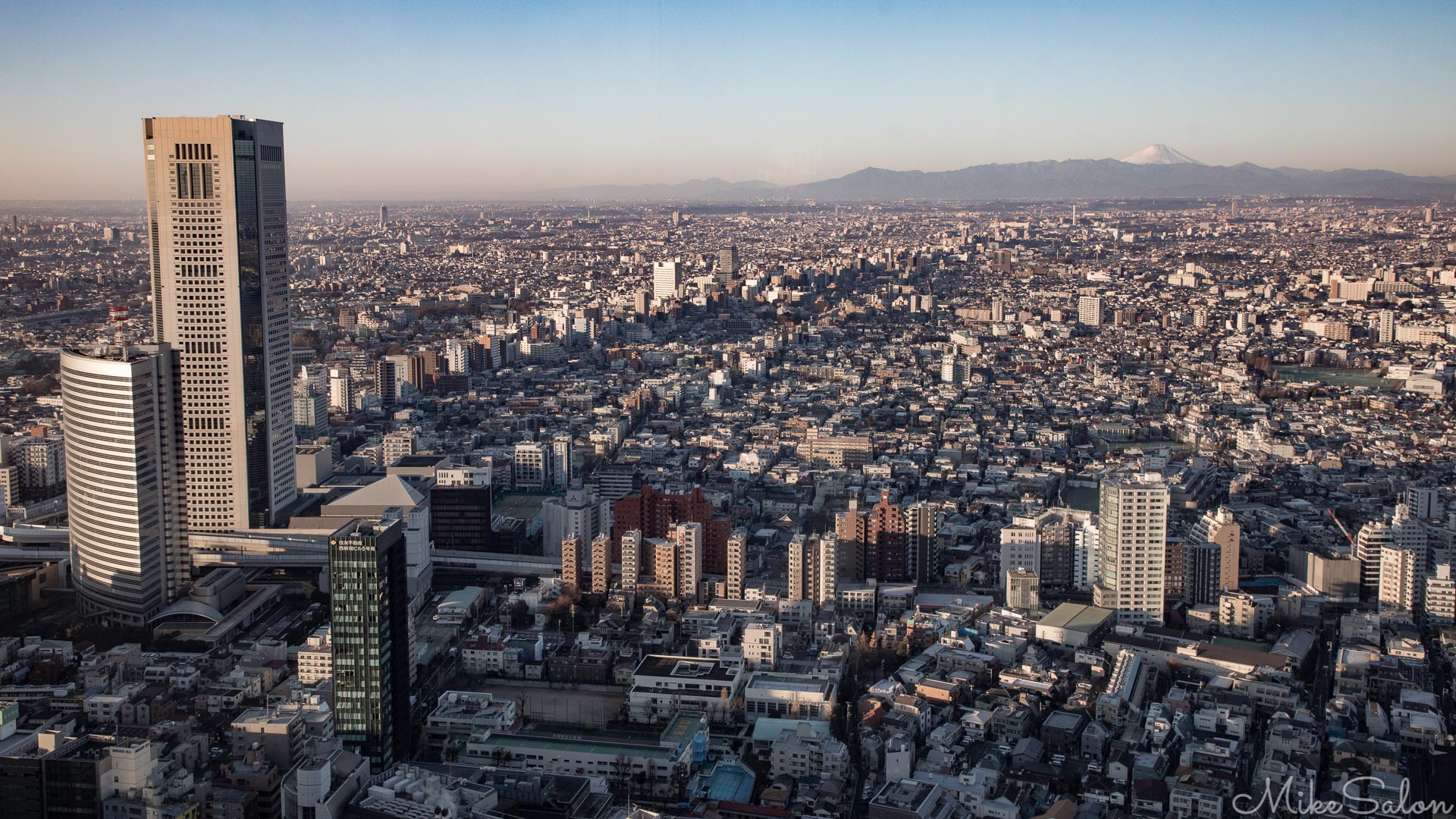 Mt Fuji dawn from Shinjuku : Distant view of iconic Mt  Fuji  from the Observatory of the Tokyo Metropolitan Government office. (0D0A6038.jpg)<br>Camera: Canon EOS 5D Mark IV