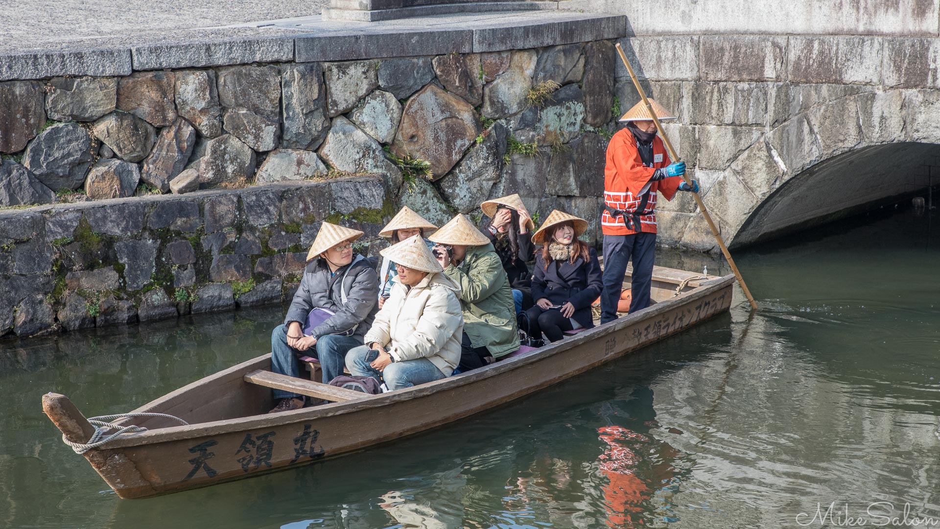Bikan Canal in Kurashiki : Boat riders can't get under this bridge in the dammed waters of the downtown canal. (0D0A7548.jpg)<br>Camera: Canon EOS 5D Mark IV