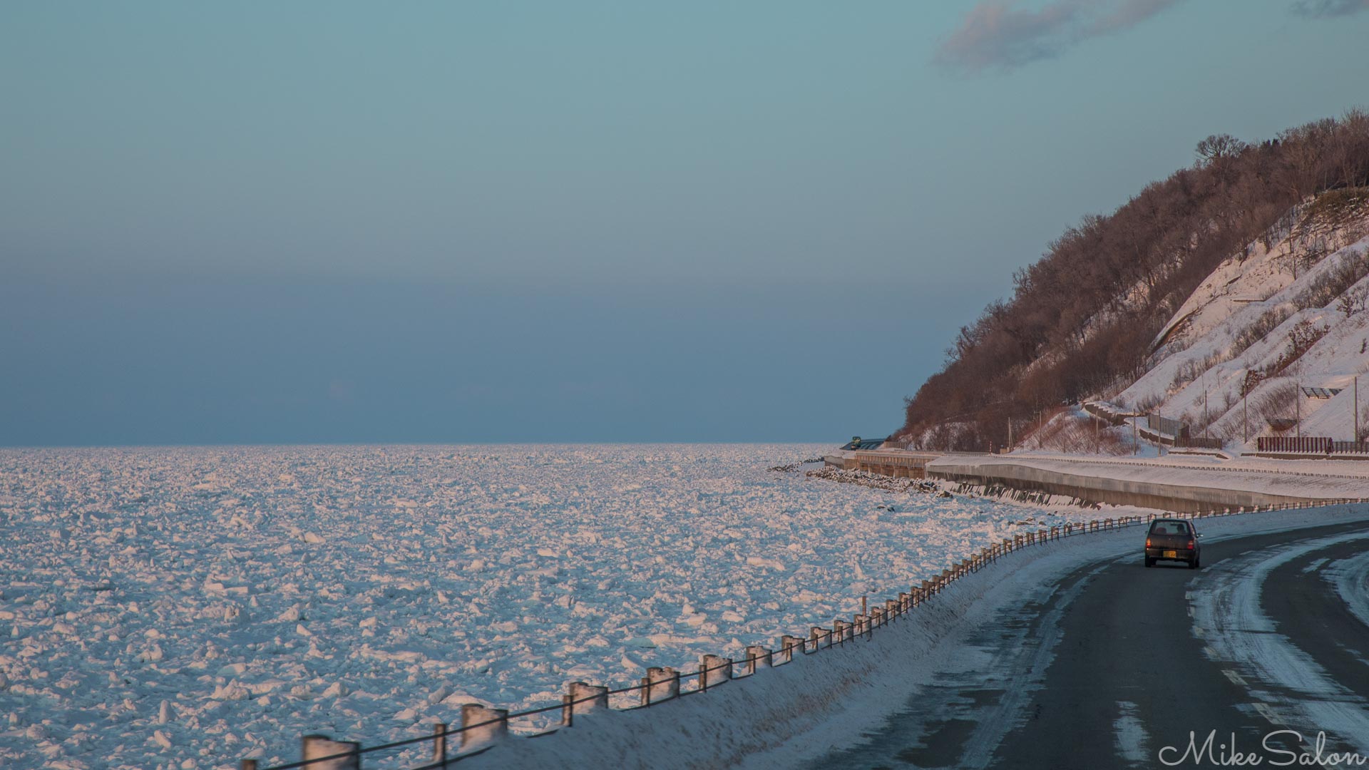 Shore of Sea of Okhotsk : Drift ice right up to the shoreline on Hokkaido's Shiretoko Peninsula. (0D0A9037.jpg)<br>Camera: Canon EOS 5D Mark IV