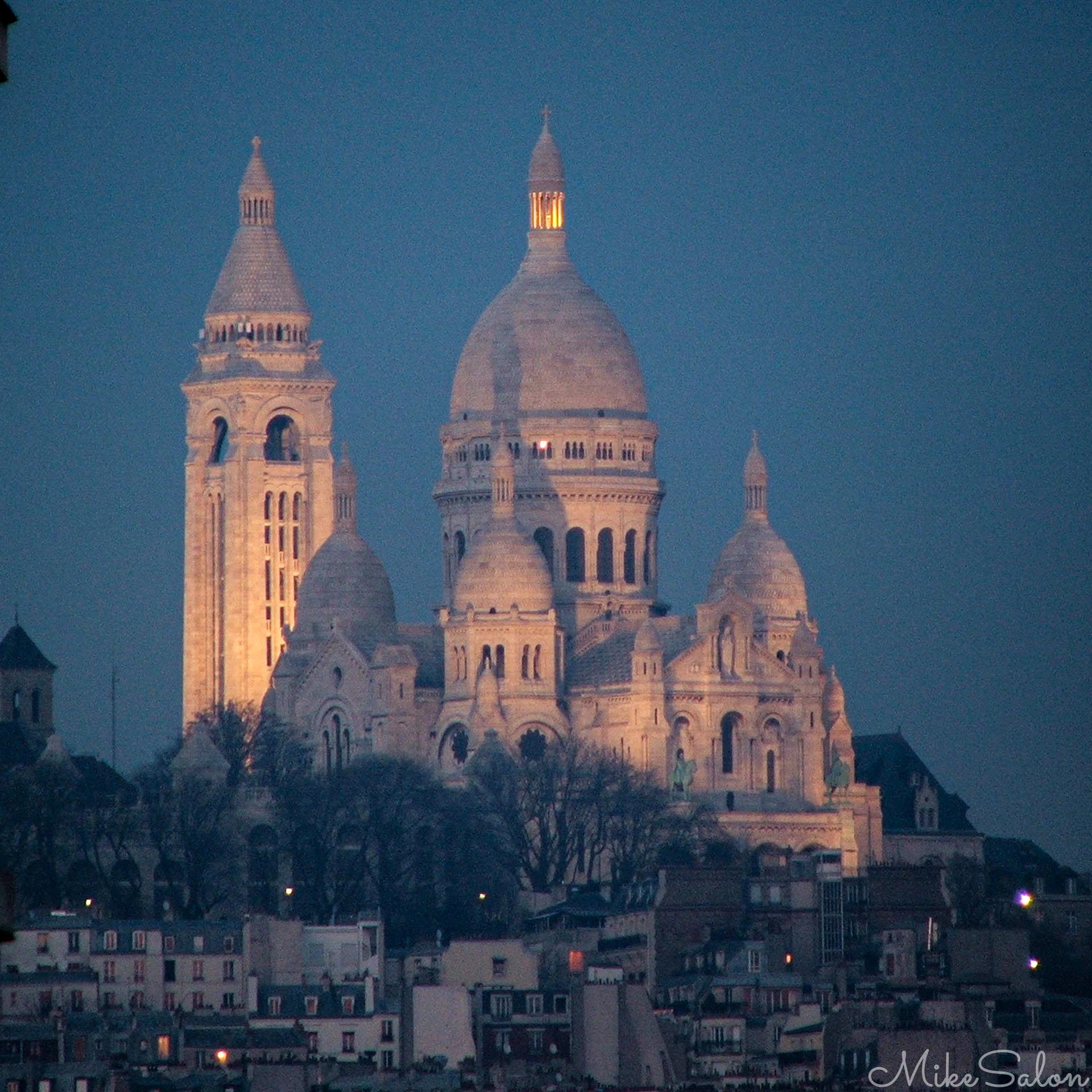 Sacre Coeur at Dusk : The Sacre-Coeur Basilica could not look more beautiful than in the half light of sunset. (DSCF5002.jpg)<br>Camera: FinePix S5500